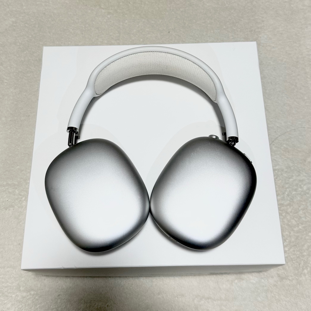 ほぼ未使用〉Apple AirPods Max シルバー 本体 箱付 ほぼ未使用〉Apple AirPods Max シルバー 本体 箱付