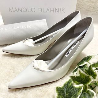 MANOLO BLAHNIK(ホワイト/白色系)のフリマアイテム一覧 MANOLO BLAHNIK(ホワイト/白色系)のフリマアイテム一覧