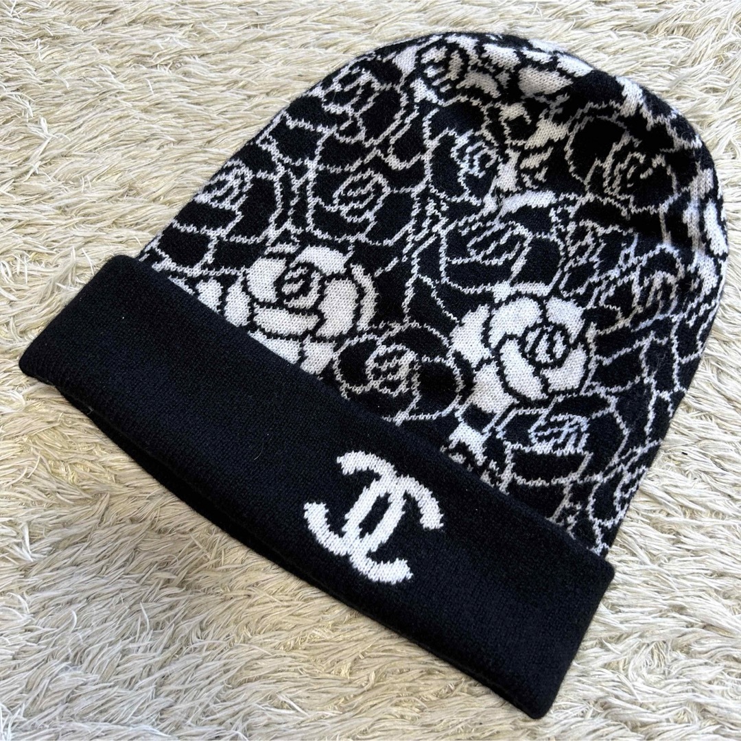 CHANEL - 【美品 カシミヤ100%】シャネル カメリア ビーニー CHANEL - 【美品 カシミヤ100%】シャネル カメリア ビーニー