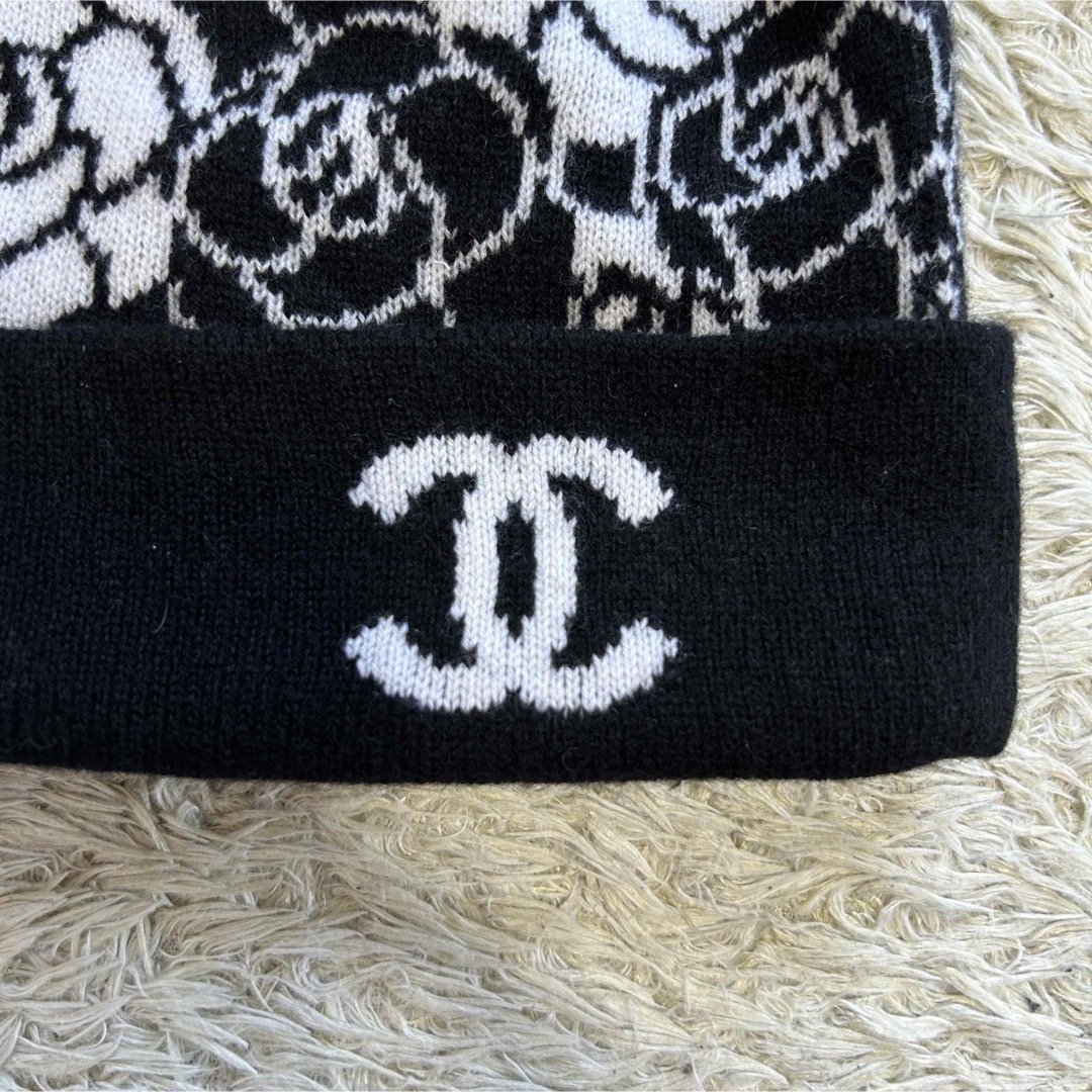 CHANEL - 【美品 カシミヤ100%】シャネル カメリア ビーニー CHANEL - 【美品 カシミヤ100%】シャネル カメリア ビーニー