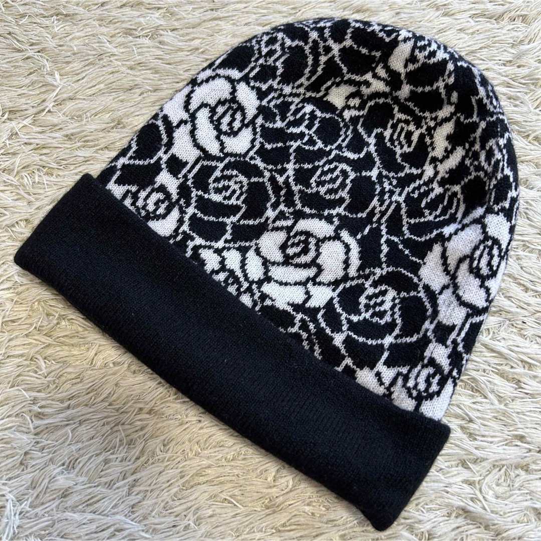 CHANEL - 【美品 カシミヤ100%】シャネル カメリア ビーニー CHANEL - 【美品 カシミヤ100%】シャネル カメリア ビーニー