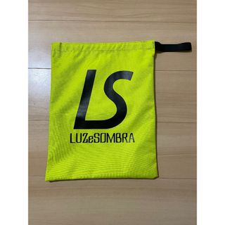 ルース(LUZ)の【タグなし新品】ルースイソンブラ　シューズケース　ネオンイエロー(シューズ)