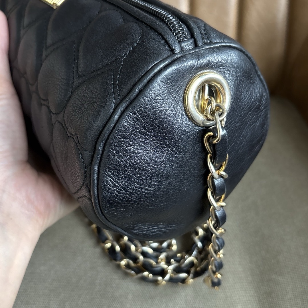 MOSCHINO - ヴィンテージ モスキーノ ハートキルティング レザー MOSCHINO - ヴィンテージ モスキーノ ハートキルティング レザー