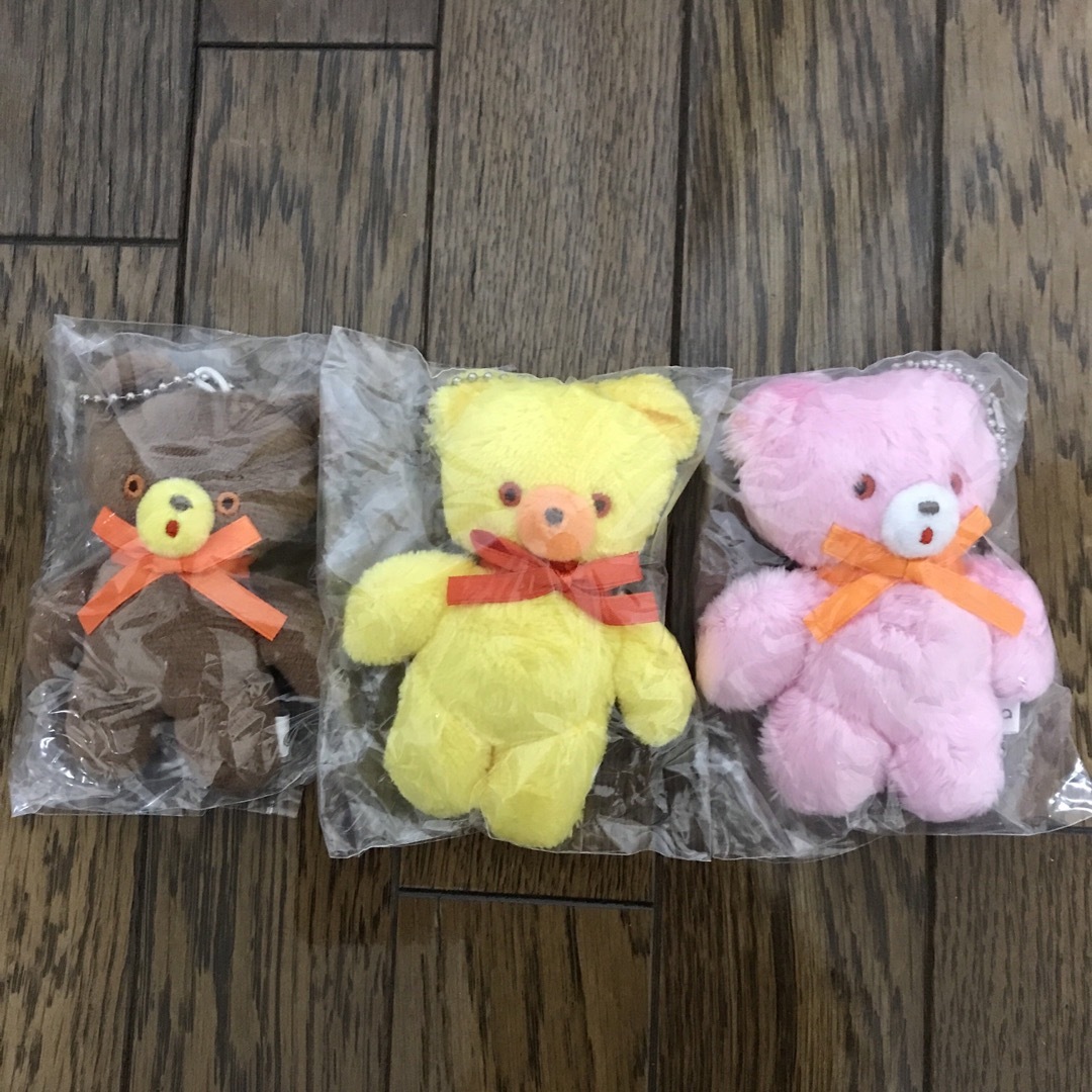 レトロなくまのぬいぐるみ ガチャ くま きいろいくま ピンクのくま 3種 エンタメ/ホビーのおもちゃ/ぬいぐるみ(ぬいぐるみ)の商品写真