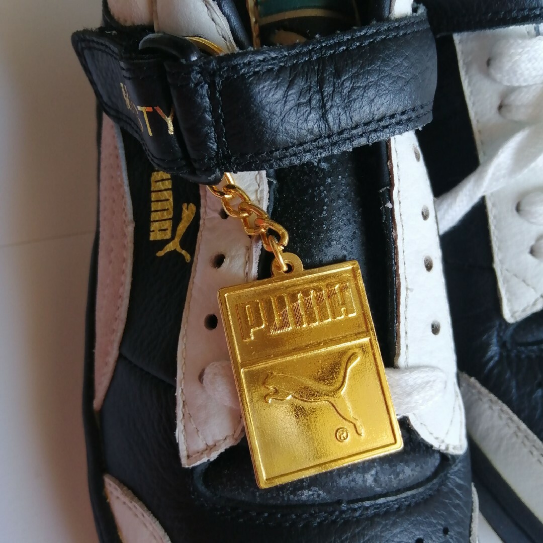 PUMA MAJESTY 50周年記念モデル スニーカー キーホルダー付き PUMA MAJESTY 50周年記念モデル スニーカー キーホルダー付き