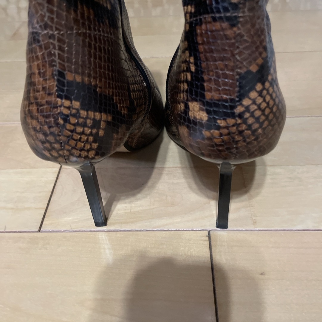 ZARA(ザラ)のZARA★レザーパイソン柄ブーツ★39 レディースの靴/シューズ(ブーツ)の商品写真