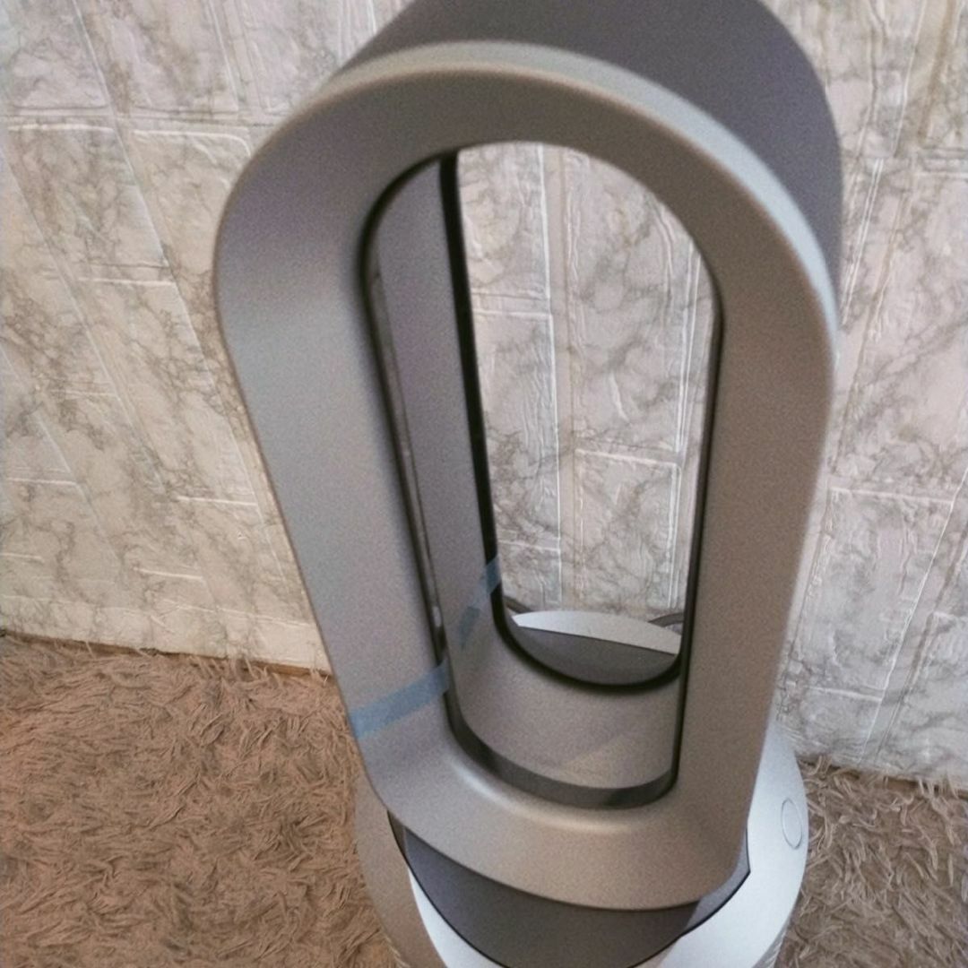 美品 ダイソン 2022年 空気清浄機能付 ファンヒーター HP03 美品 ダイソン 2022年 空気清浄機能付 ファンヒーター HP03