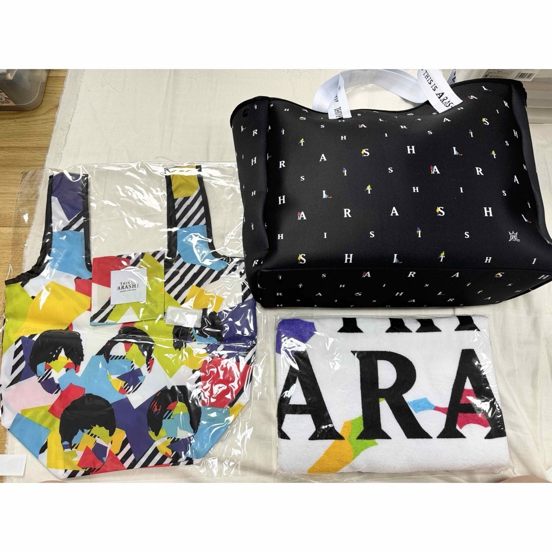 希少 黒入荷！ THIS ライブグッズ 嵐 IS アイドル