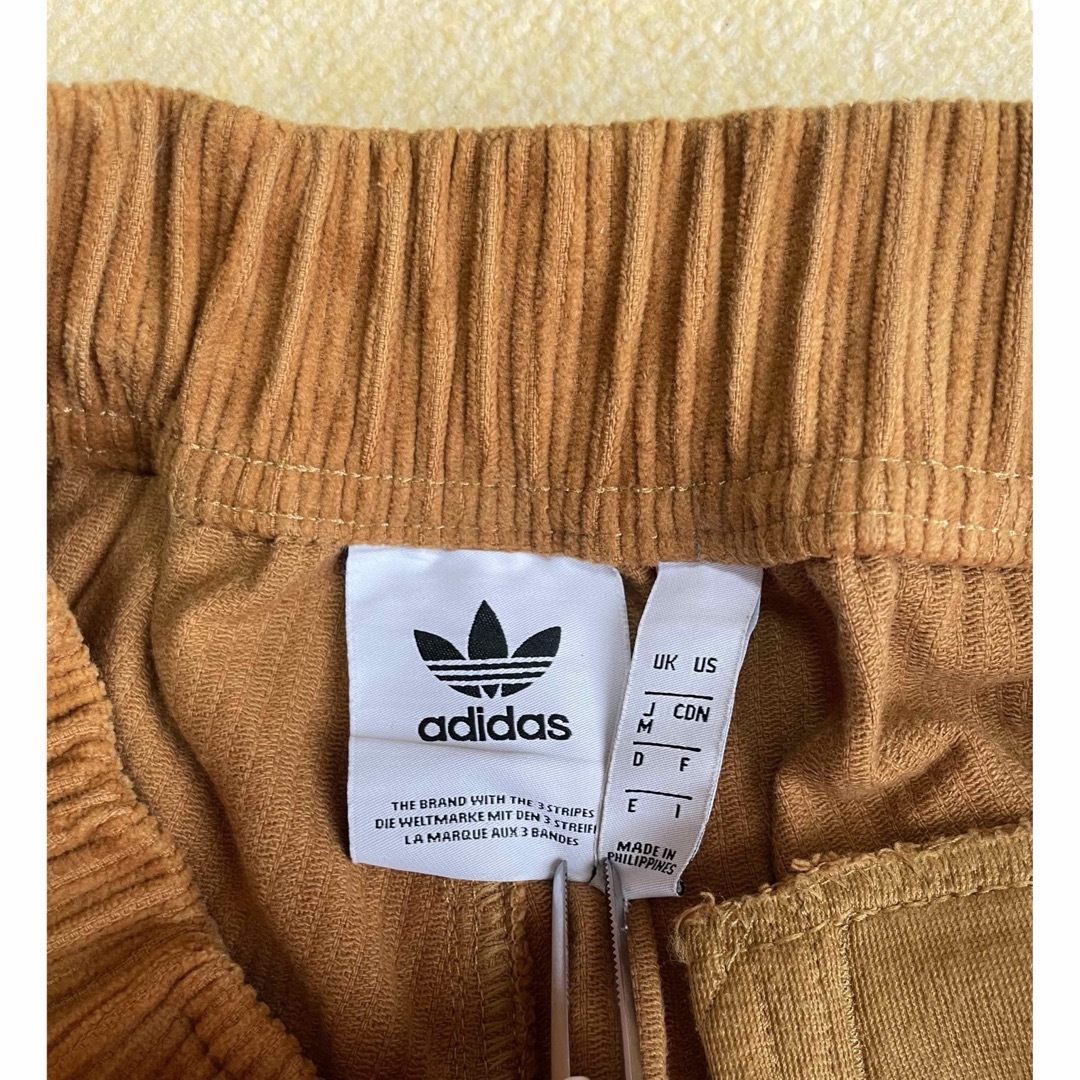 adidas - adidas アディダス コーデュロイパンツ キャメル 紐 adidas - adidas アディダス コーデュロイパンツ キャメル 紐