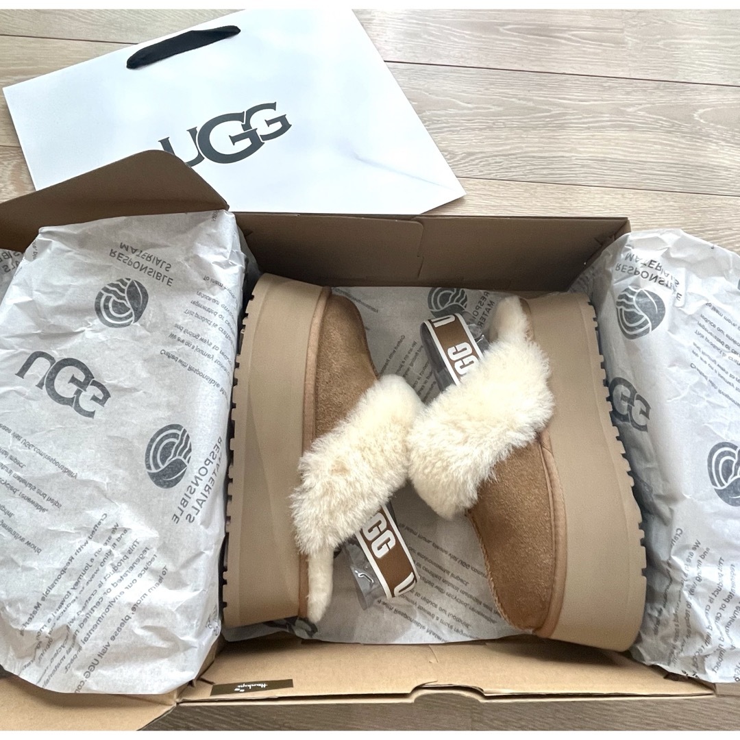 UGG - 【新品未使用】01 UGG FUNKETTE ファンケット 23cmの通販 UGG - 【新品未使用】01 UGG FUNKETTE ファンケット 23cmの通販