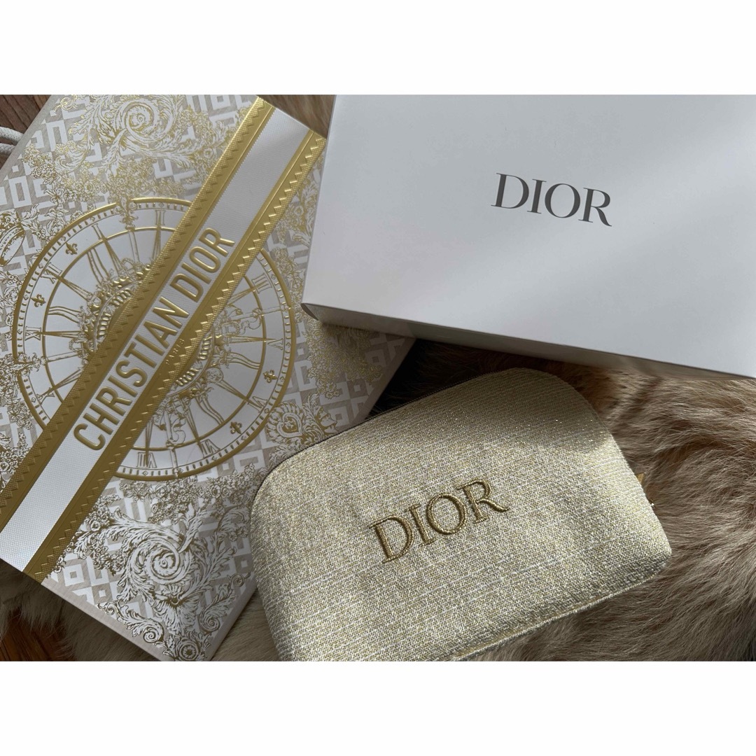 Dior づらし 2024 クリスマス 限定 ポーチ カプチュールトータル Dior づらし 2024 クリスマス 限定 ポーチ カプチュールトータル