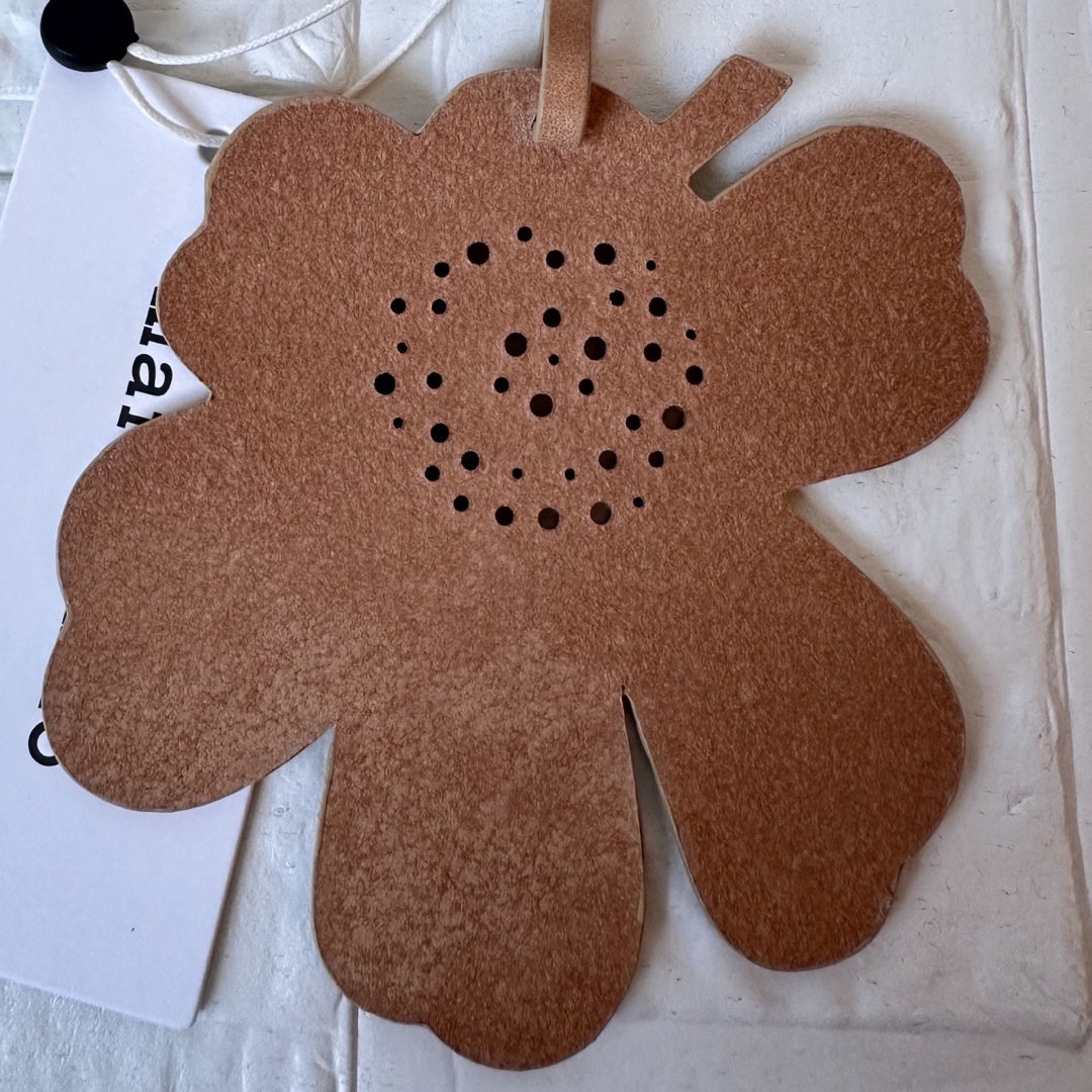 marimekko - 完売 新品 未使用 マリメッコ レザー Unikko Charm marimekko - 完売 新品 未使用 マリメッコ レザー Unikko Charm