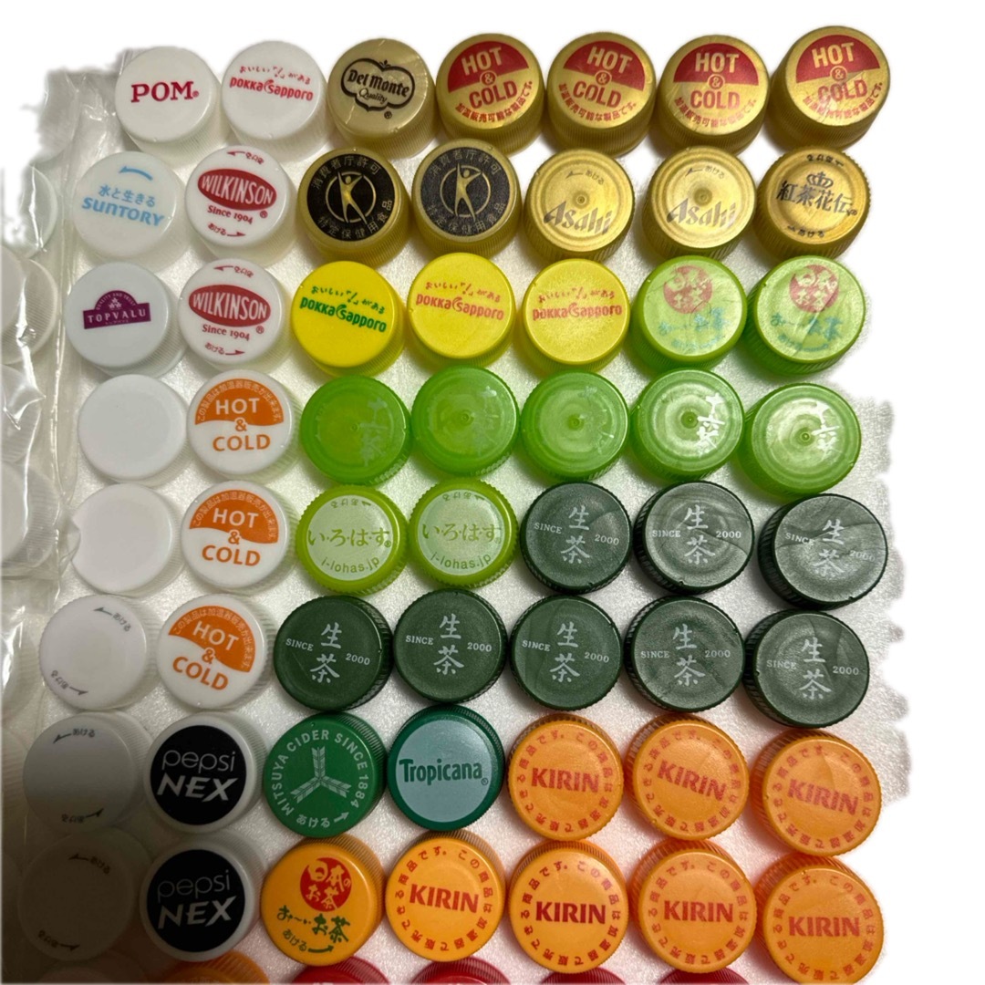 コカ・コーラ - ペットボトルキャップ色ミックス194個ですの通販 コカ・コーラ - ペットボトルキャップ色ミックス194個ですの通販