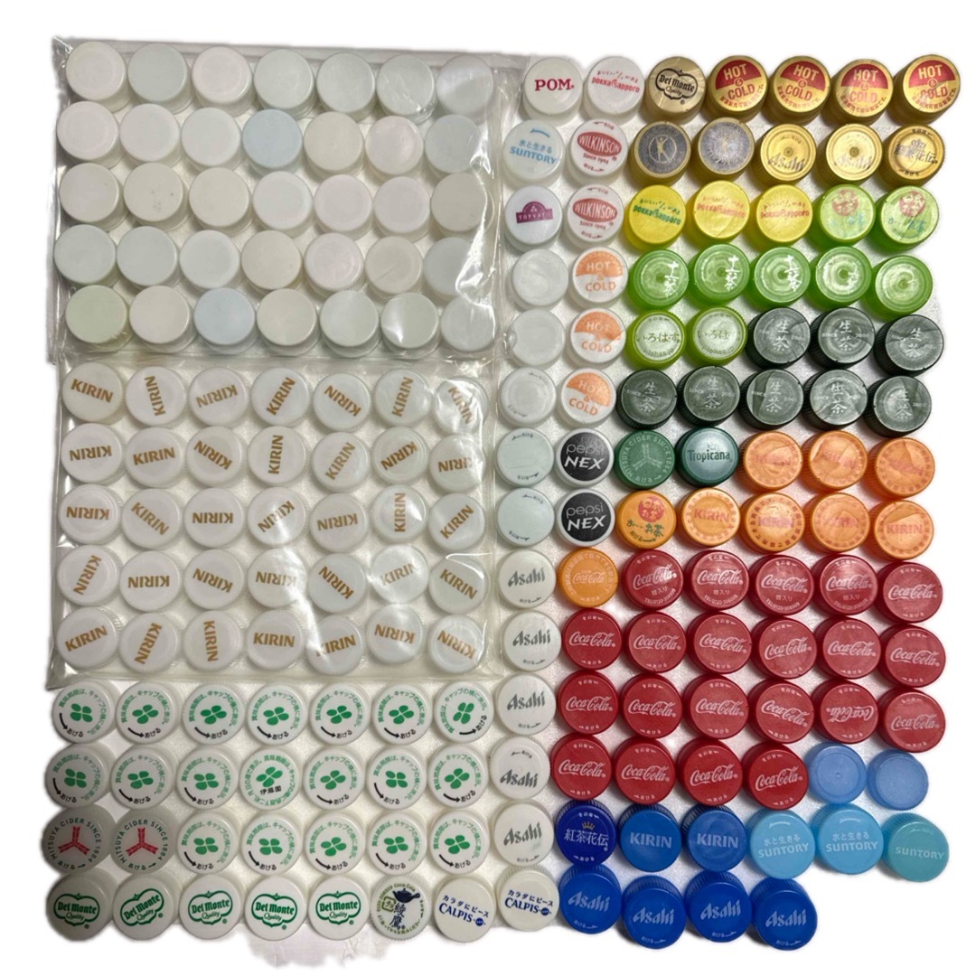 コカ・コーラ - ペットボトルキャップ色ミックス194個ですの通販 コカ・コーラ - ペットボトルキャップ色ミックス194個ですの通販