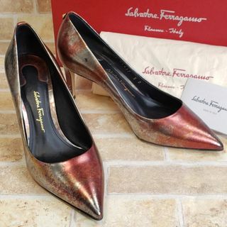 Salvatore Ferragamo(ハイヒール/パンプス ・ シルバー/銀色系 Salvatore Ferragamo(ハイヒール/パンプス ・ シルバー/銀色系