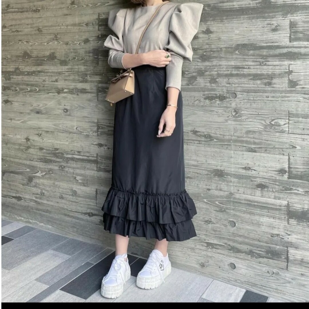 新品未使用 Cygne タフタ裾フリルスカート Paul 新品未使用 Cygne タフタ裾フリルスカート Paul