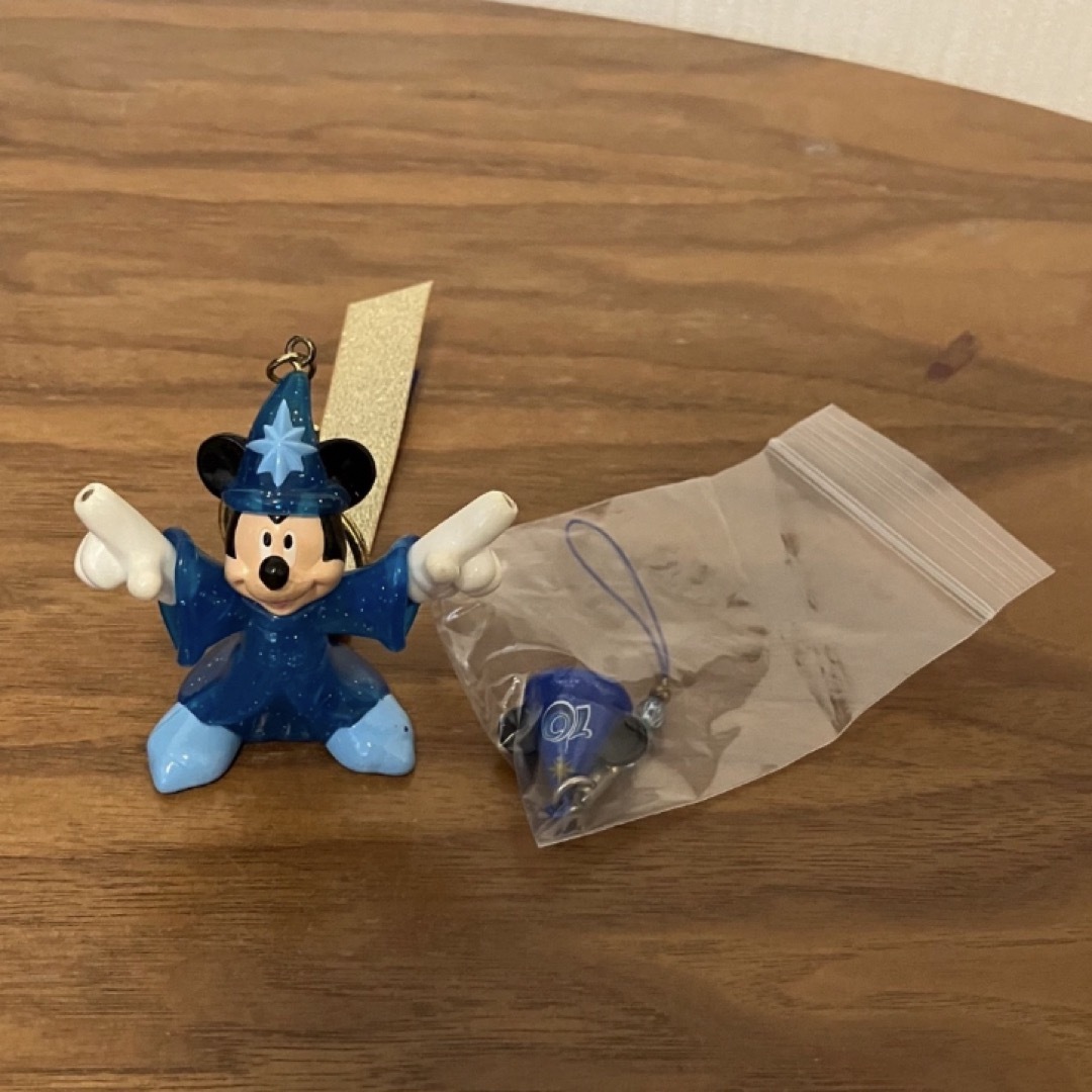 Disney(ディズニー)のミッキー キーホルダー エンタメ/ホビーのおもちゃ/ぬいぐるみ(キャラクターグッズ)の商品写真