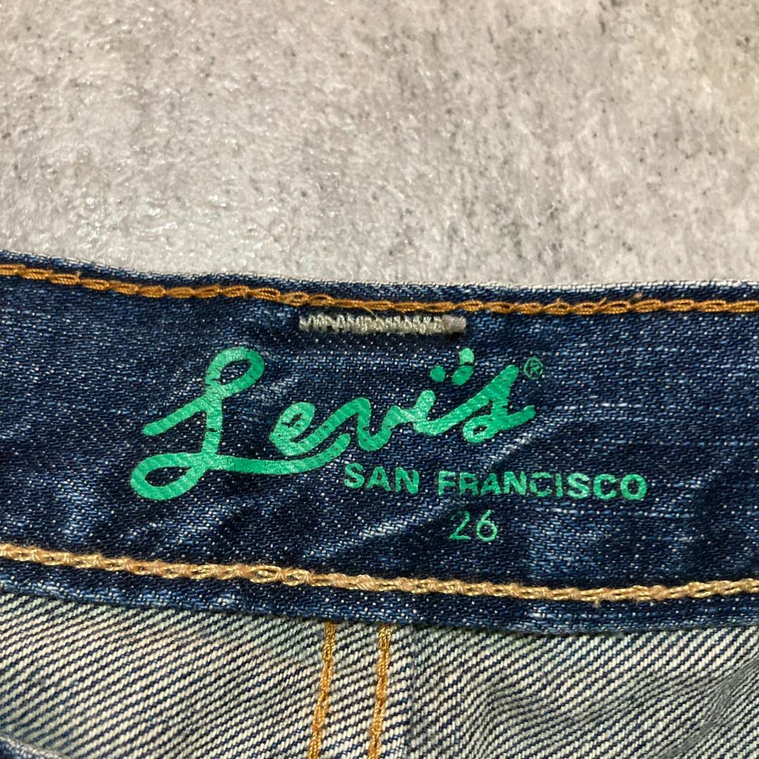 【美品】リーバイス レッド ダメージ加工 ストレートデニムパンツ Levi's - 【LEVI'S】リーバイス ヴィンテージ加工 レディース