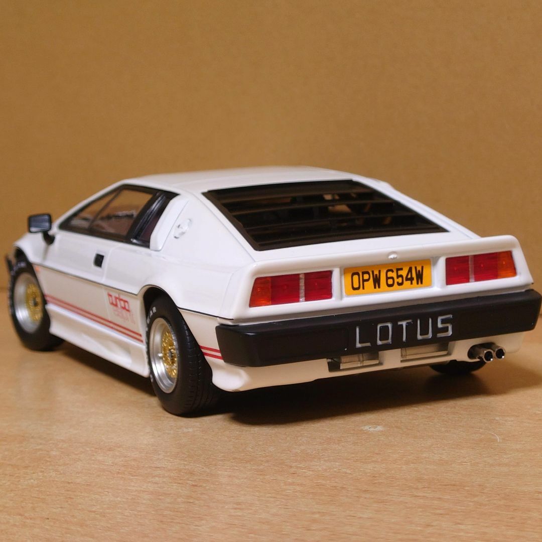 激安通販の 1/18 ロータスエスプリターボ ホワイト 1981 Lotus Espritの通販 ミニカー