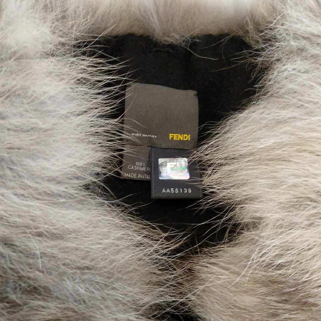 FENDI フェンディ アイボリー系 ストール マフラー 目ざとく FENDI フェンディ アイボリー系 ストール マフラー 目ざとく