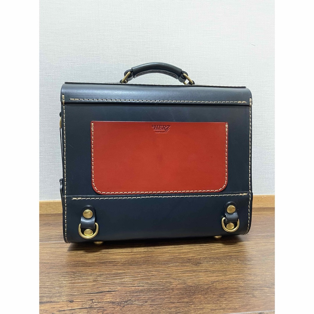 HERZ - HERZ カルテラミニ3wayバッグ MB-2107 ネイビー×レッドの HERZ - HERZ カルテラミニ3wayバッグ MB-2107 ネイビー×レッドの