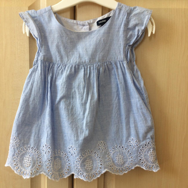 babyGAP(ベビーギャップ)のノースリーブトップス キッズ/ベビー/マタニティのキッズ服女の子用(90cm~)(Tシャツ/カットソー)の商品写真