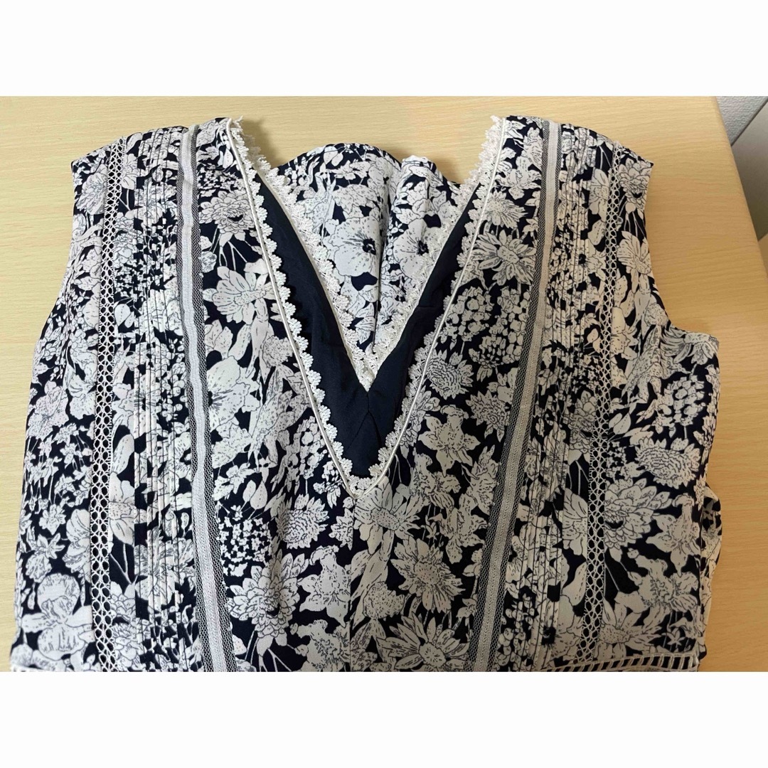 Herlipto Lace Trimmed Floral Dress ネイビー Herlipto Lace Trimmed Floral Dress ネイビー