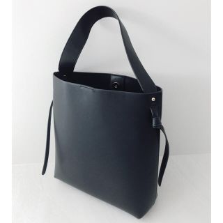 アズールバイマウジー(AZUL by moussy)のAZUL by moussy★アズールバイマウジー★新品バケツ型レザーバッグ(トートバッグ)