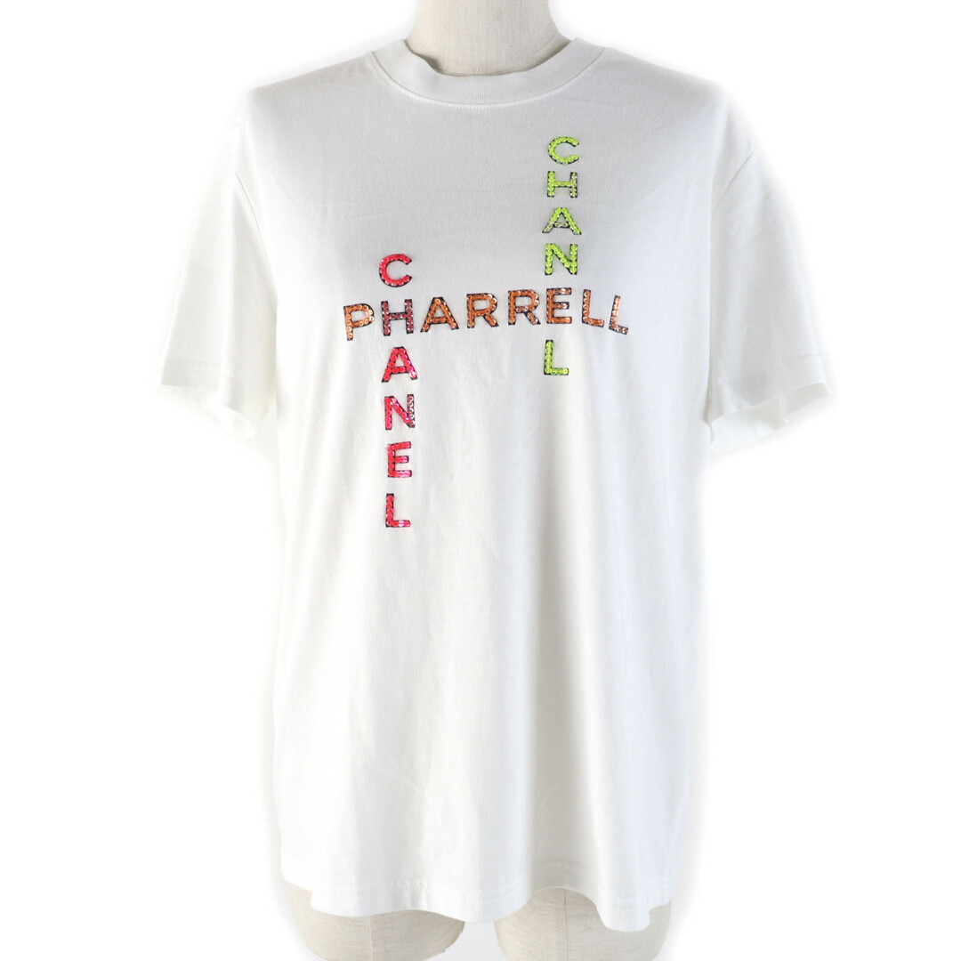 CHANEL - 未使用品☆CHANEL シャネル ファレルウィリアムス  19D P61252K46833 コットン100％ ラインストーンロゴ 半袖Ｔシャツ ホワイト S イタリア製 正規品 レディース