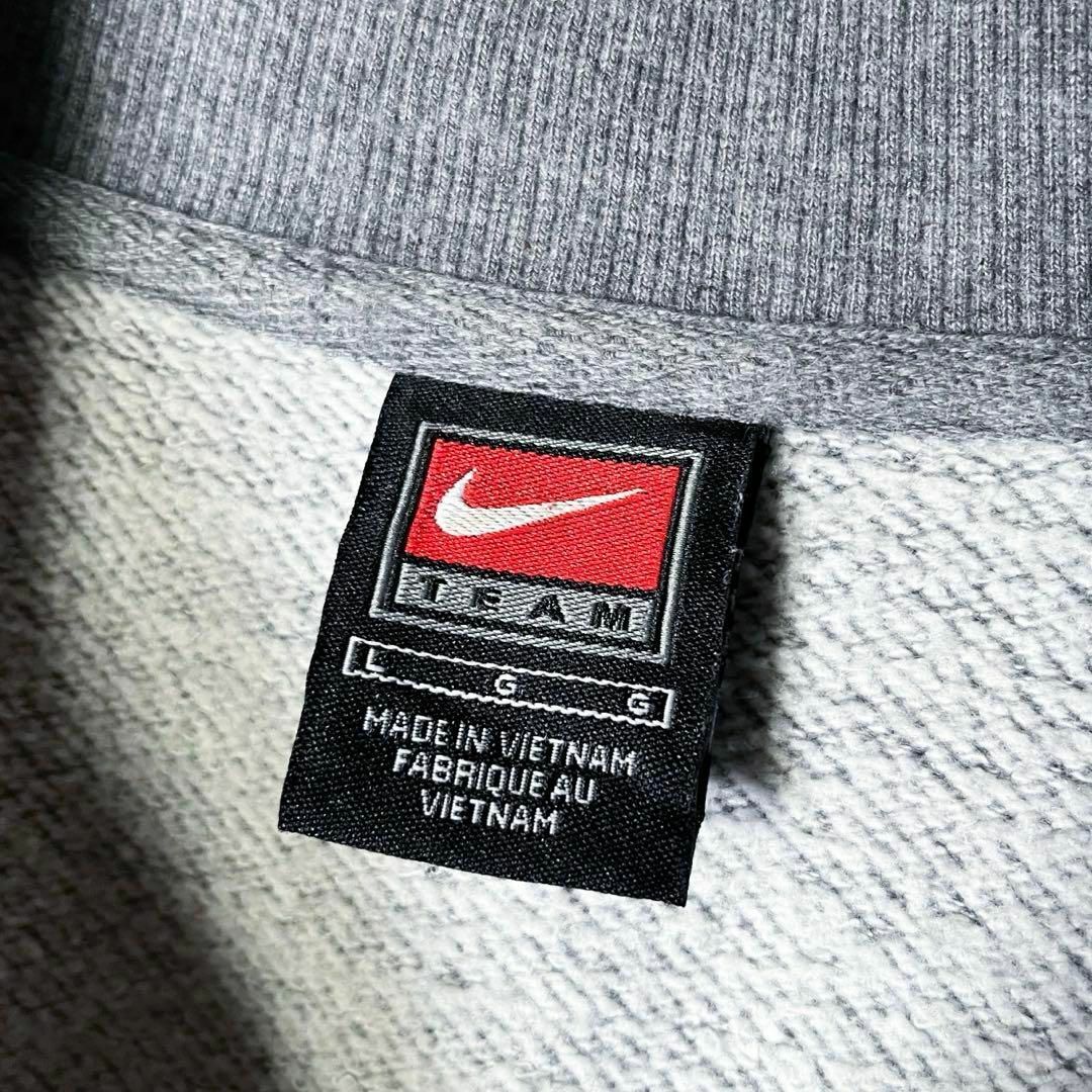 チームタグ L】ナイキ NIKE 刺繍 カレッジロゴ ハーフジップ チームタグ L】ナイキ NIKE 刺繍 カレッジロゴ ハーフジップ