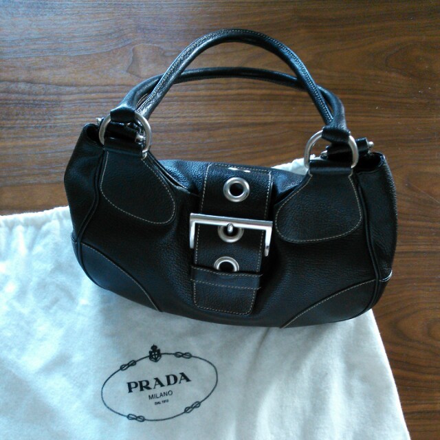 PRADA♥ﾚｻﾞｰｼｮﾙﾀﾞｰbag