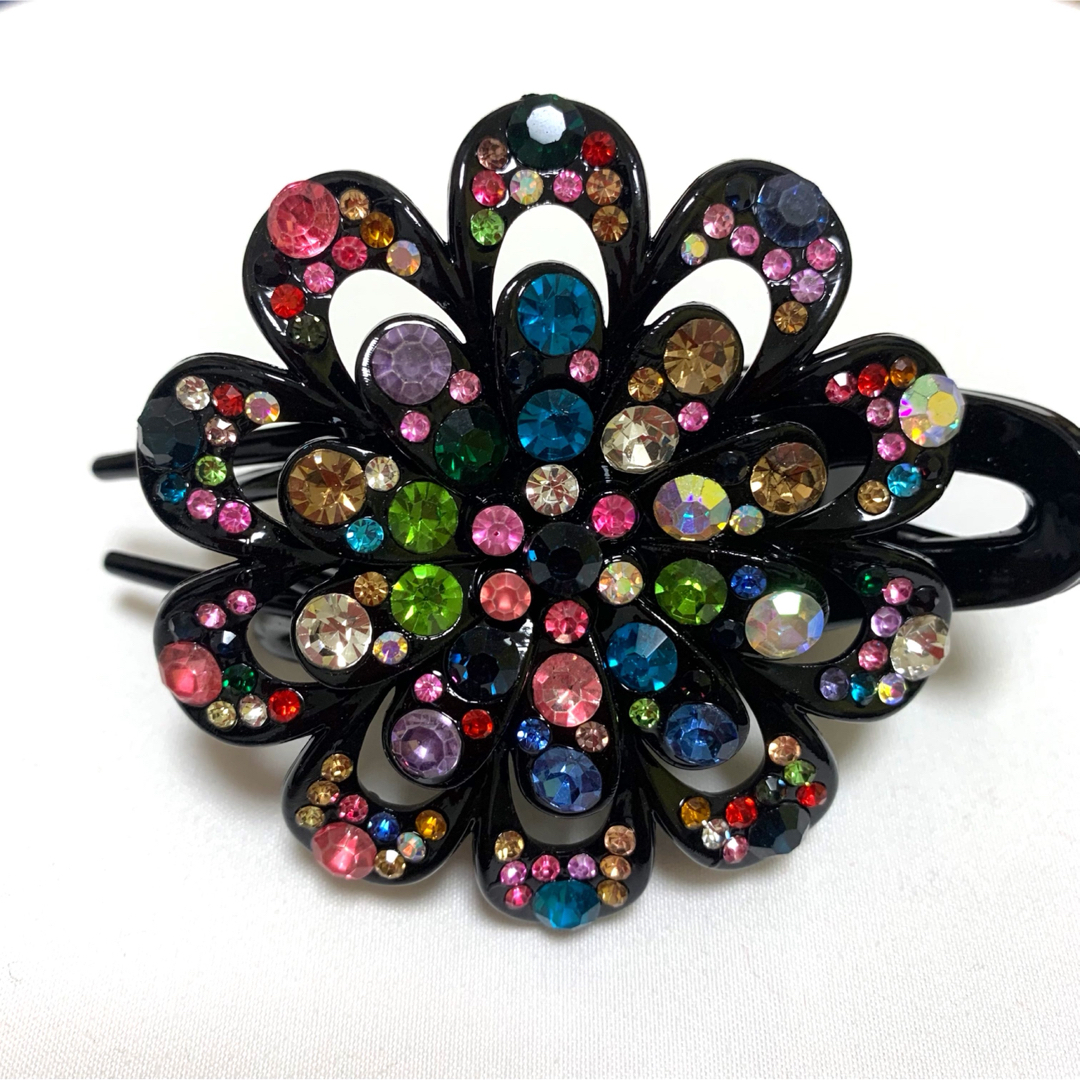 【匿名配送】【即購入可】カラフルな花型ヘアクリップ ストーン レディースのヘアアクセサリー(バレッタ/ヘアクリップ)の商品写真