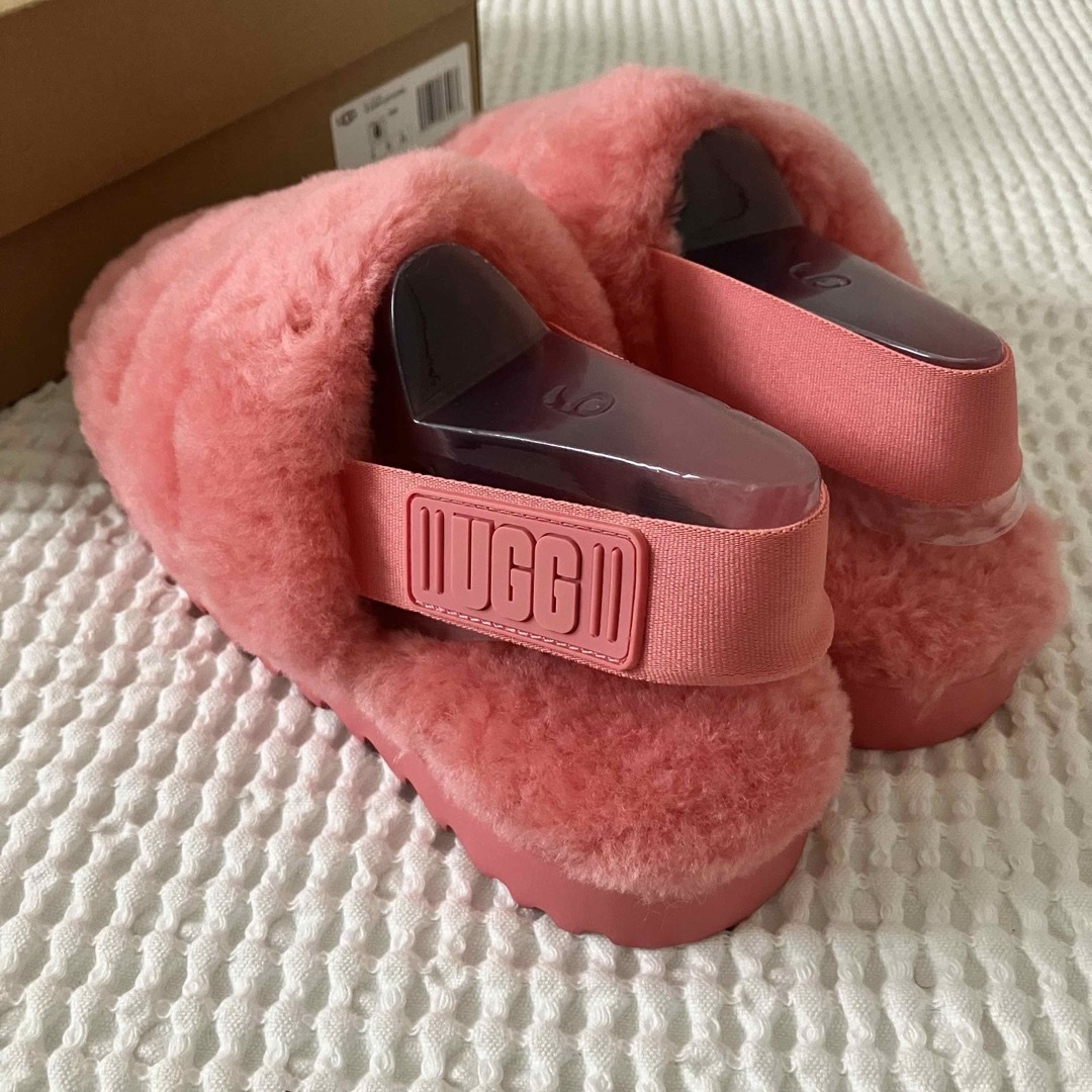 新品 UGG スーパーフラッフスリッパ ピンク 23 サンダル ファー ボア 新品 UGG スーパーフラッフスリッパ ピンク 23 サンダル ファー ボア