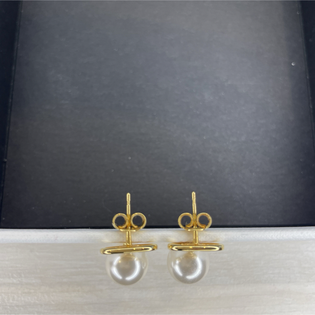 美品【セリーヌ】トリオンフ パールピアス ゴールドフィニッシュ 美品【セリーヌ】トリオンフ パールピアス ゴールドフィニッシュ