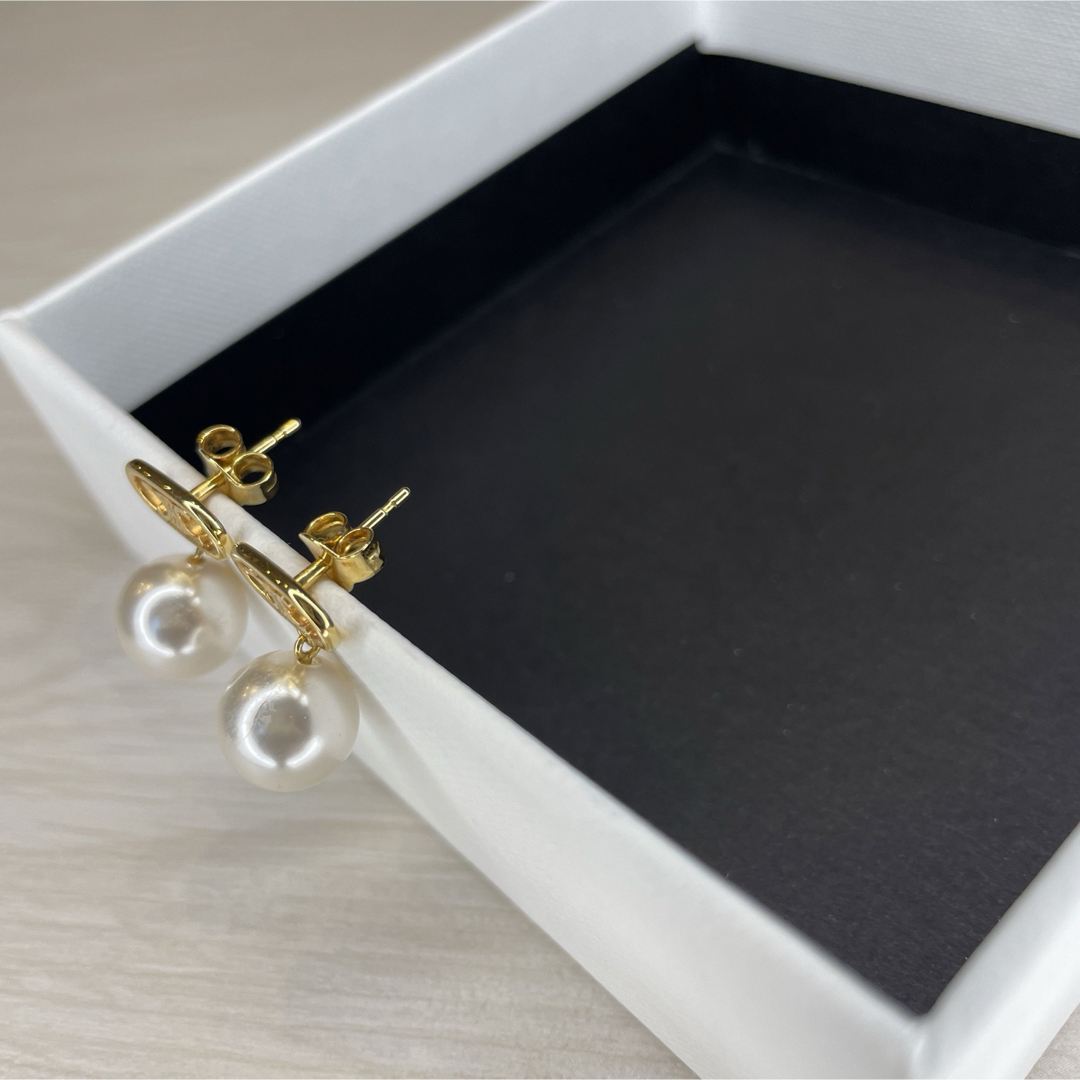美品【セリーヌ】トリオンフ パールピアス ゴールドフィニッシュ 美品【セリーヌ】トリオンフ パールピアス ゴールドフィニッシュ