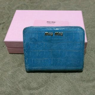 ミュウミュウ(miumiu)の【期間限定値下げ】miumiu 二つ折り財布(財布)