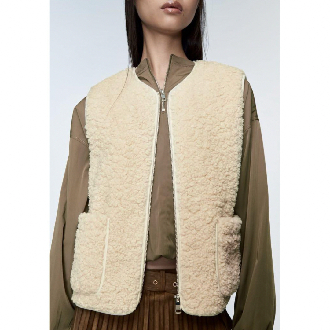 ZARA - 【新品タグ付き】ZARA ショート フェイクファーベストの ZARA - 【新品タグ付き】ZARA ショート フェイクファーベストの