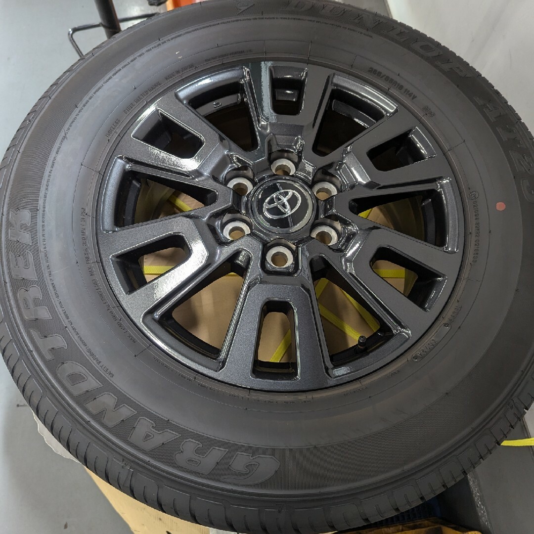 トヨタ - ランドクルーザー 250純正18インチアルミホイール トヨタ - ランドクルーザー 250純正18インチアルミホイール