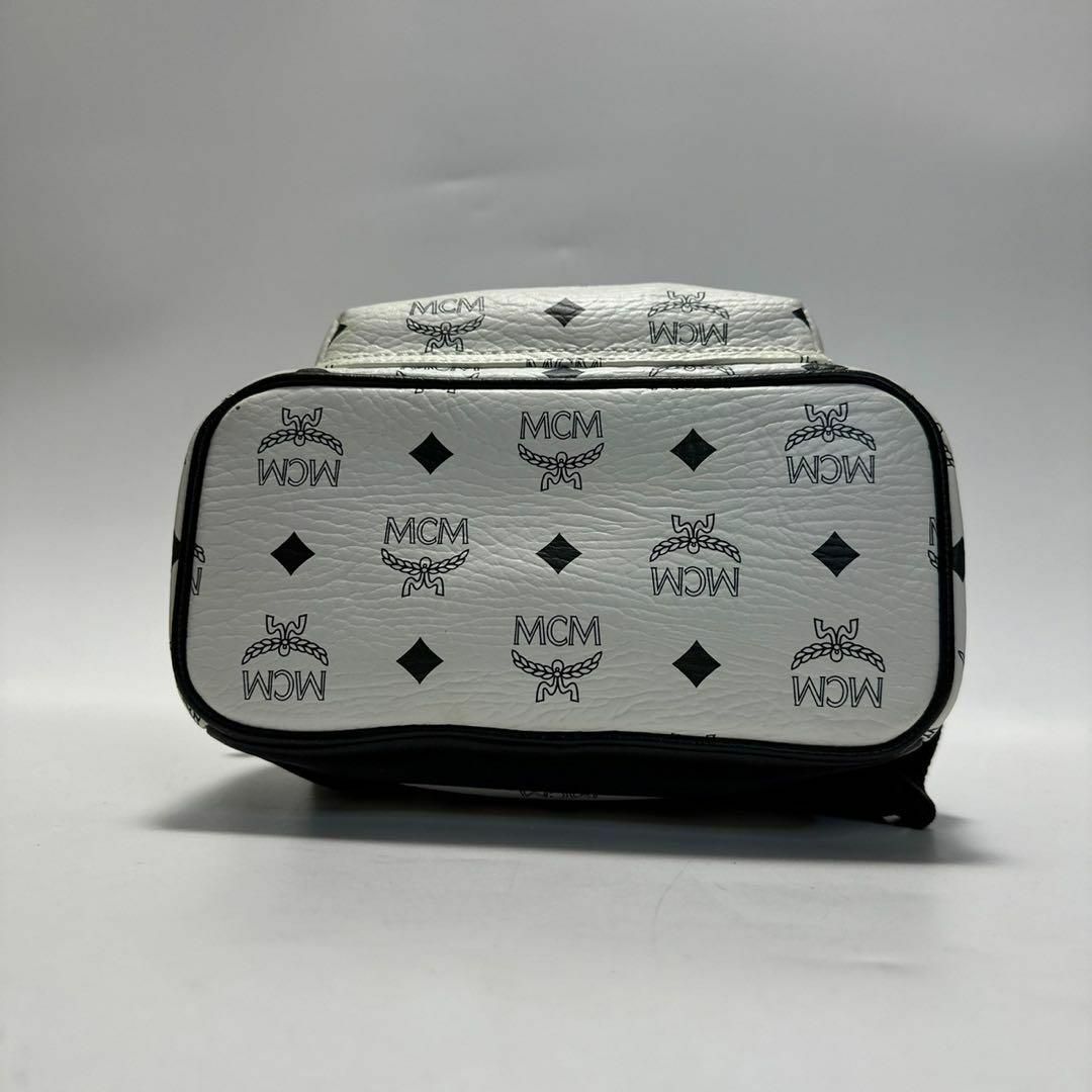e89【美品】Gカード付き MCM ヴィセトス柄 スタッズ 白 レザー e89【美品】Gカード付き MCM ヴィセトス柄 スタッズ 白 レザー