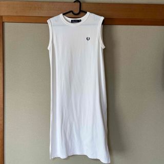 FRED PERRY(ひざ丈ワンピース ・ ホワイト/白色系)のフリマ FRED PERRY(ひざ丈ワンピース ・ ホワイト/白色系)のフリマ