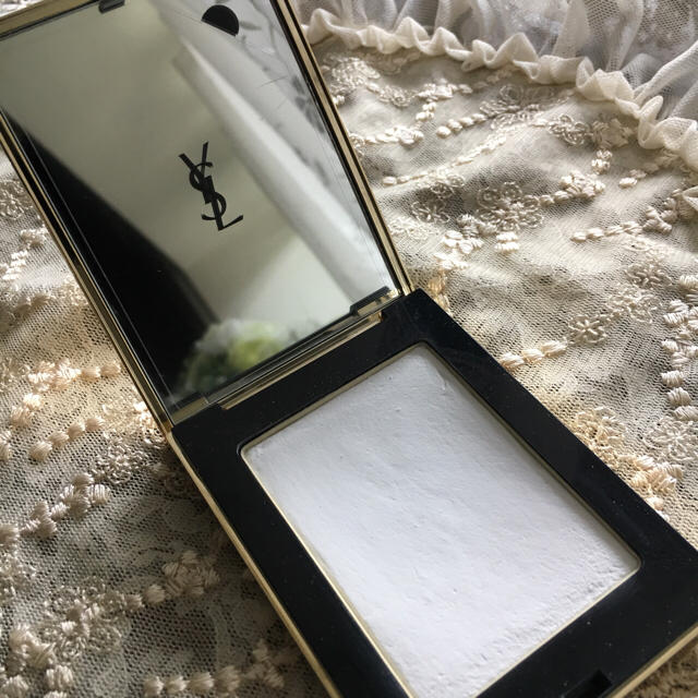 Yves Saint Laurent Beaute(イヴサンローランボーテ)の専用 ページです♡ コスメ/美容のベースメイク/化粧品(フェイスパウダー)の商品写真