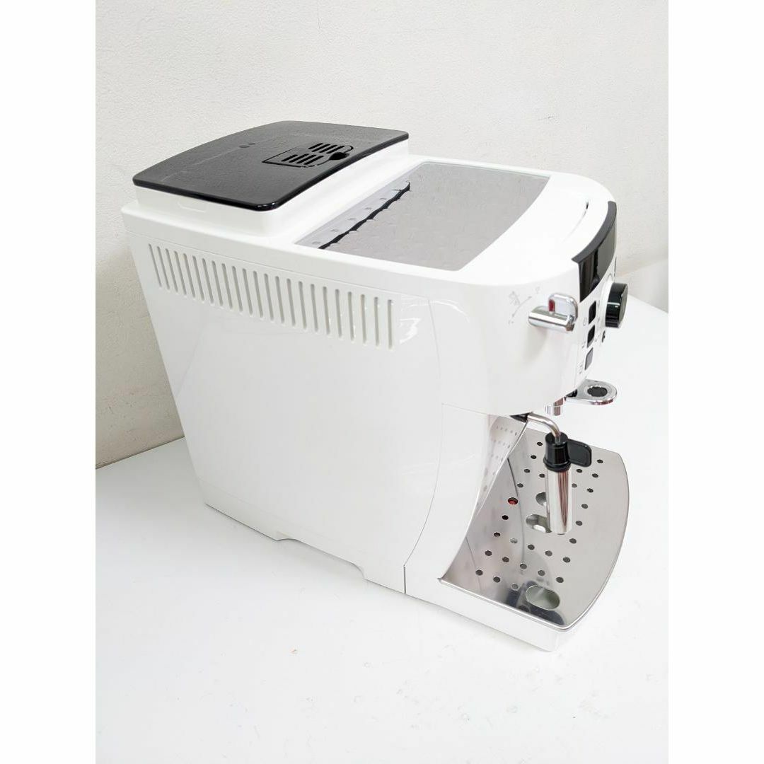 新品・未使用 デロンギ マグニフィカS【ECAM22112W】ホワイト 古る 新品・未使用 デロンギ マグニフィカS【ECAM22112W】ホワイト 古る