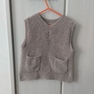 ユニクロ(UNIQLO)のユニクロ　ベスト(カーディガン)