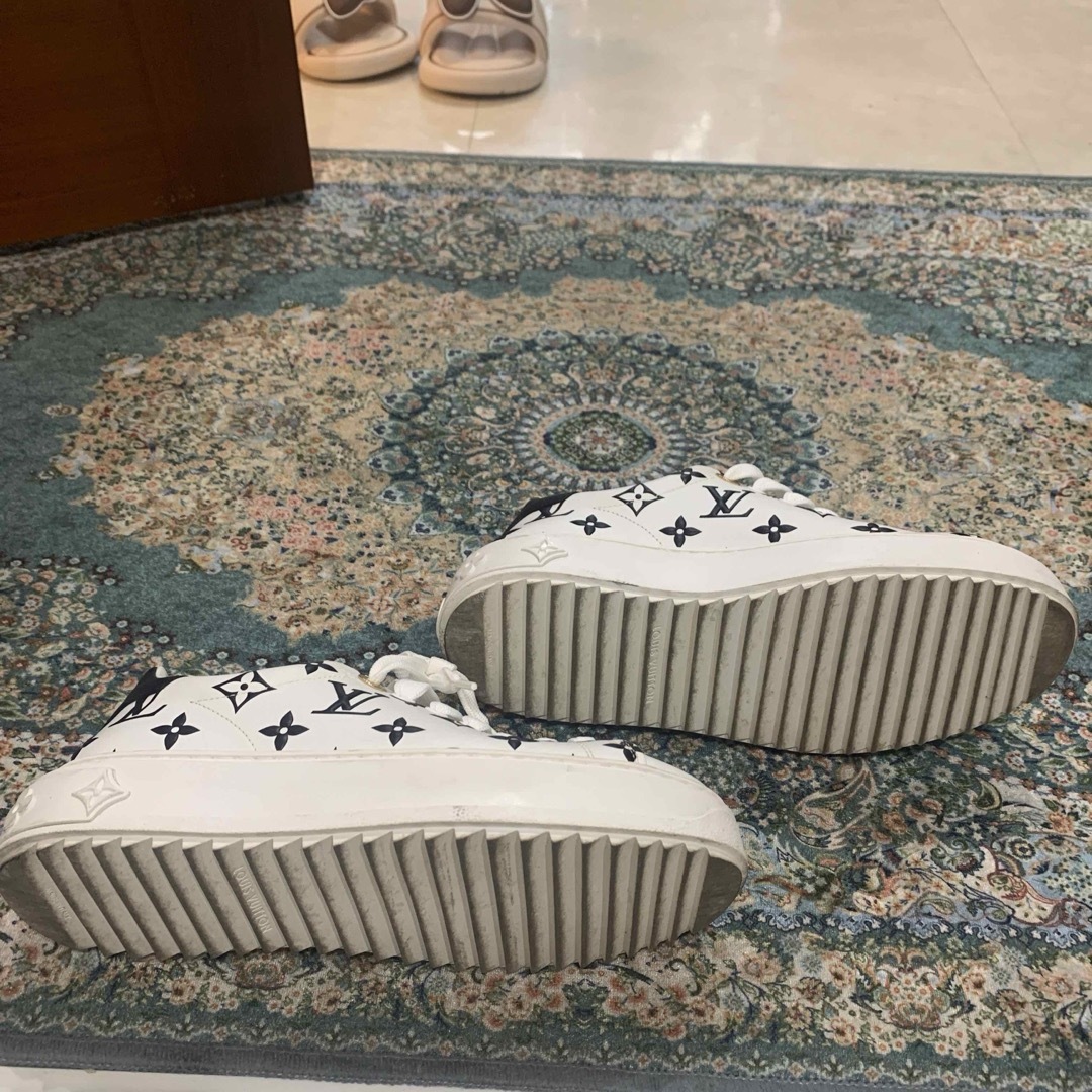 LOUIS VUITTON - ルイ・ヴィトンスニーカーの通販 by 雪の華shop LOUIS VUITTON - ルイ・ヴィトンスニーカーの通販 by 雪の華shop
