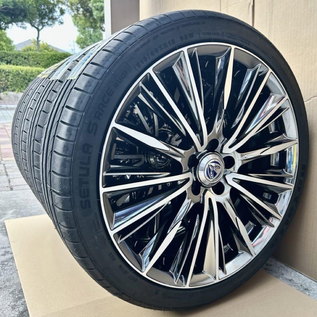215/40R18 新品 プリウス 超美品 18インチ レイズ ヴォウジェの 215/40R18 新品 プリウス 超美品 18インチ レイズ ヴォウジェの