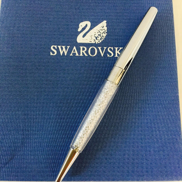 SWAROVSKI(スワロフスキー)の【入学＆就職祝い】新作♡新品！SWAROVSKIボールペン♡ シルバー インテリア/住まい/日用品の文房具(ペン/マーカー)の商品写真