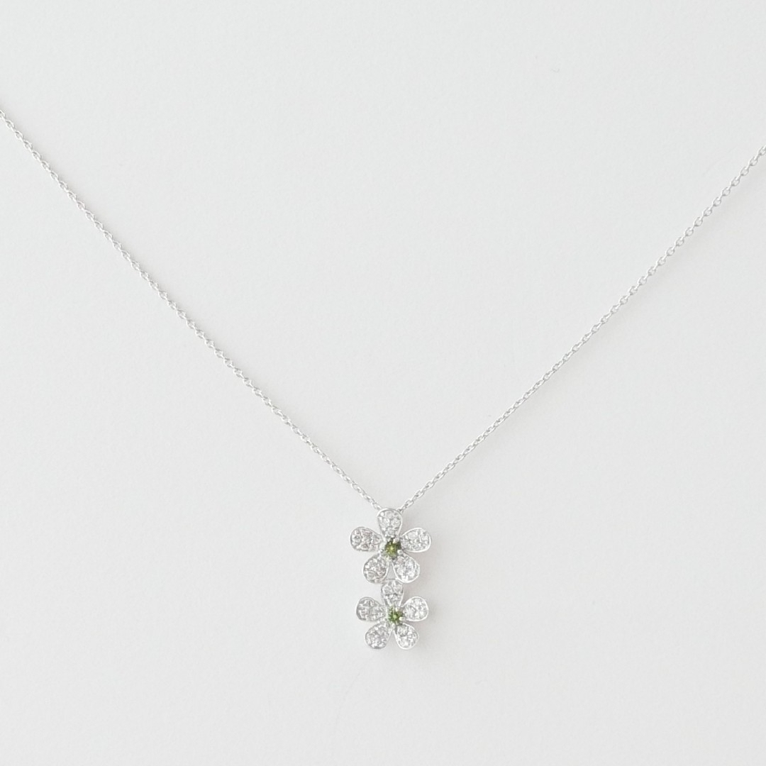 美品【ポンテヴェキオ】K18WG ダイヤ 計0.33ct フラワー ネックレス 美品【ポンテヴェキオ】K18WG ダイヤ 計0.33ct フラワー ネックレス