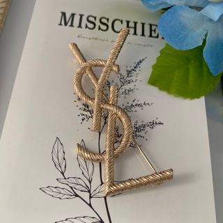 Yves Saint Laurent(ブローチ/コサージュ)のフリマアイテム一覧 Yves Saint Laurent(ブローチ/コサージュ)のフリマアイテム一覧