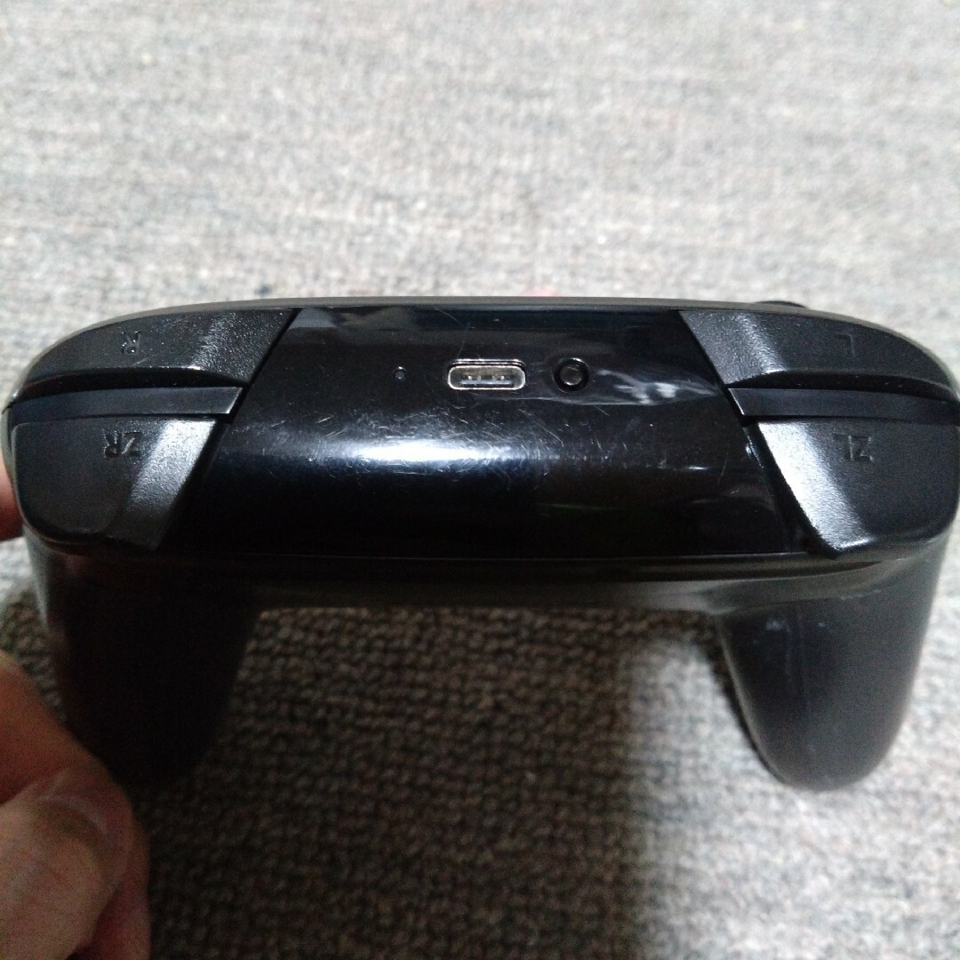 Nintendo Switch(ニンテンドースイッチ)のNintendo Switch 純正 Proコントローラー ブラック 動作確認済 エンタメ/ホビーのゲームソフト/ゲーム機本体(その他)の商品写真