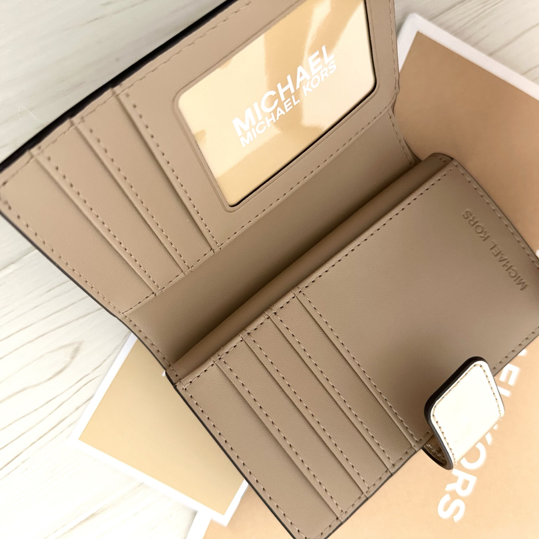 MICHAEL KORS - 新品 MICHAEL KORS 折り財布 ゴールド 二つ折り MICHAEL KORS - 新品 MICHAEL KORS 折り財布 ゴールド 二つ折り